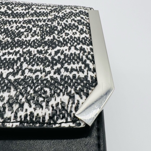 VINCE CAMUTO WOMENS BLACK & WHITE LEATHER LULA SNAKE CLUTCH - Picture 15 of 16